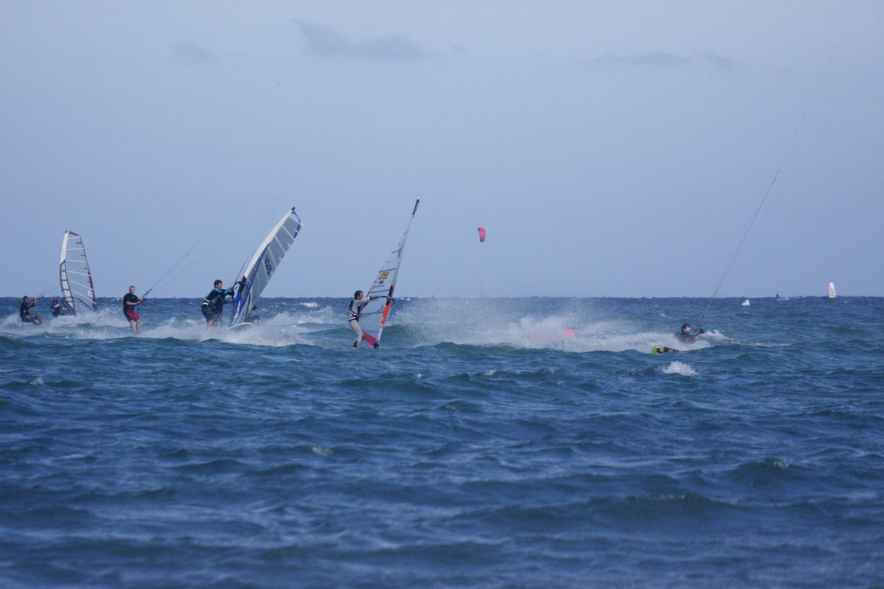 4Kiters blowing up at the mark.jpg